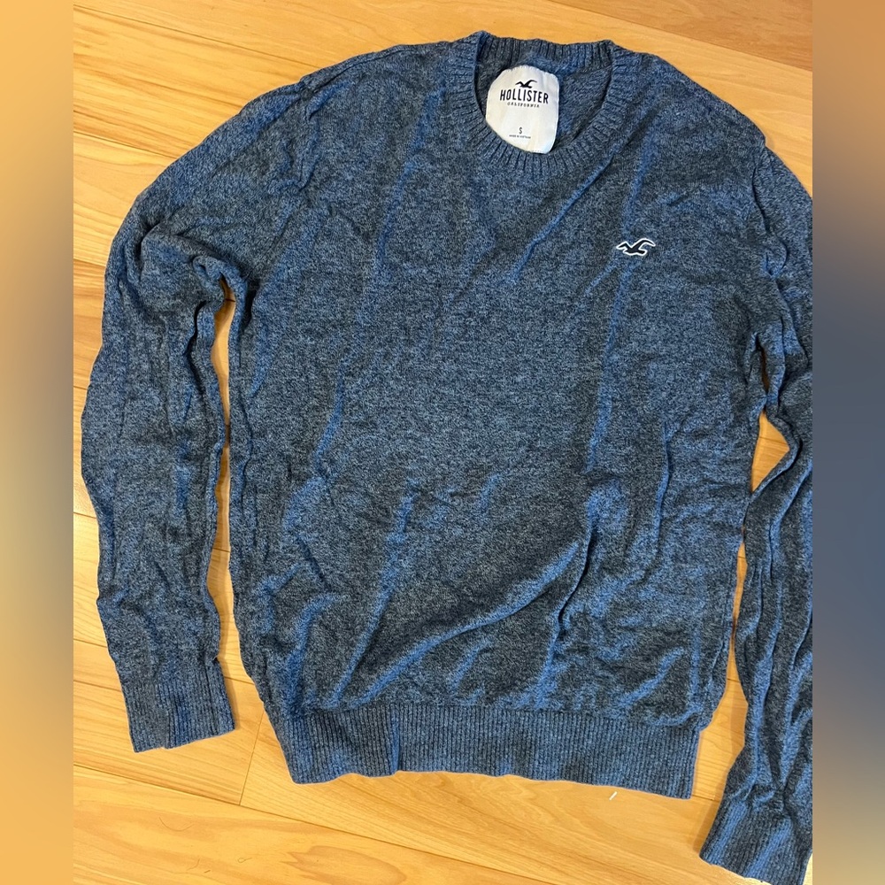 Hollister men’s size small sweater